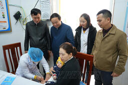 Triển khai uống vắc xin Rota miễn phí cho trẻ dưới 1 tuổi