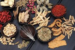 Tăng cường tuyên truyền, cảnh báo quảng cáo sai phạm trong lĩnh vực y dược cổ truyền