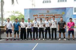 Đôi nam cán bộ CDC giành giải nhì môn Pikleball.
