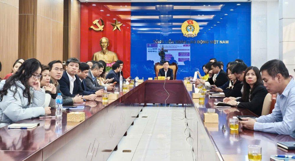 Các đại biểu tại điểm cầu Tổng LĐLĐVN. Ảnh: TLĐ